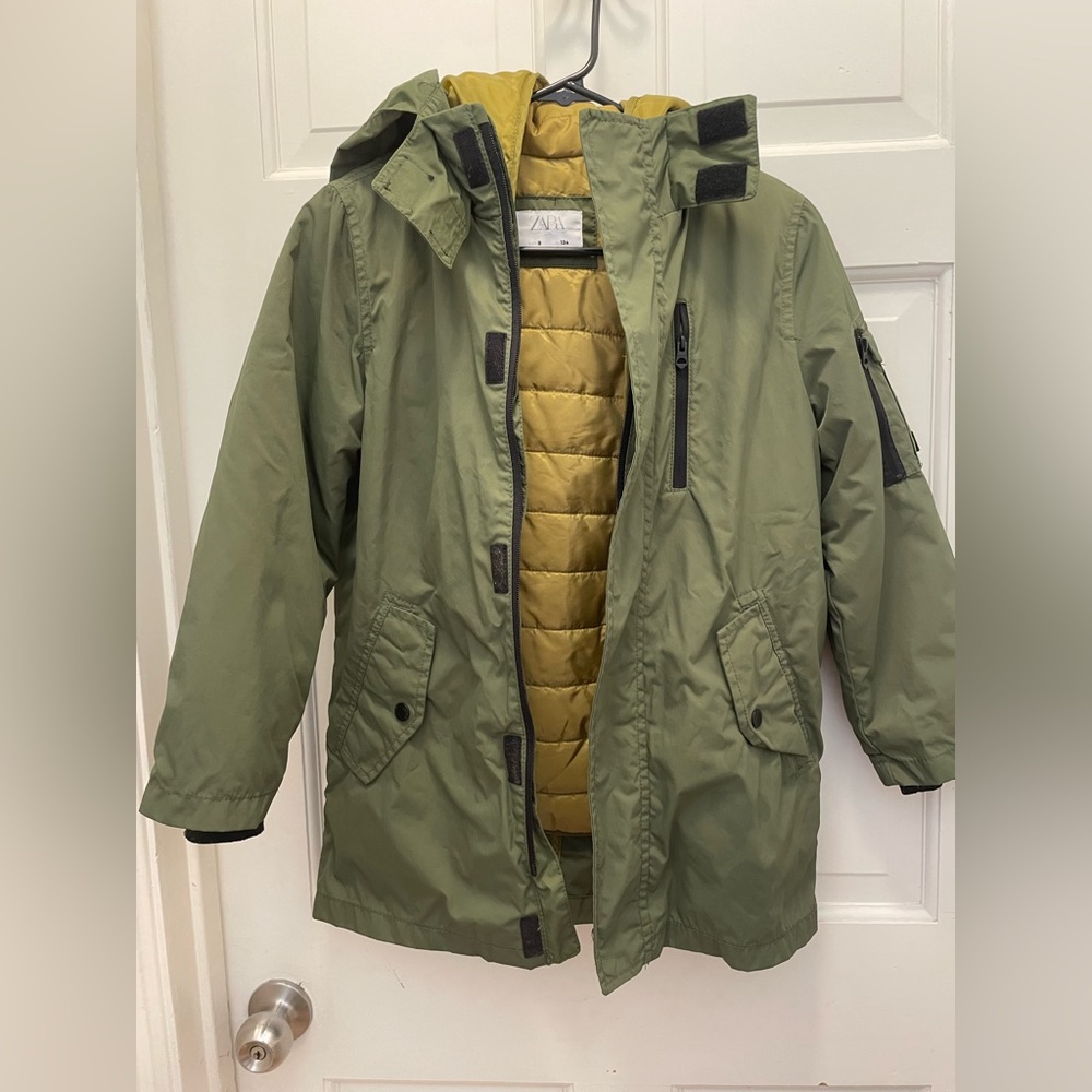 Boys Zara Coat sz 9 with removable liner.